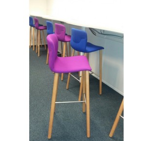 Slot 78/68 BL Upholstered σκαμπό bar της Gaber | Avant Garde